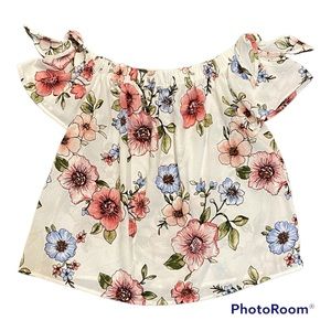 One ♥️ Clothing floral cropped top
